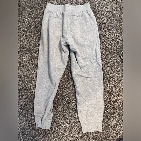 Puma Women’s Light Gray Joggers Sweatpants Size XS - Picture 3 of 3